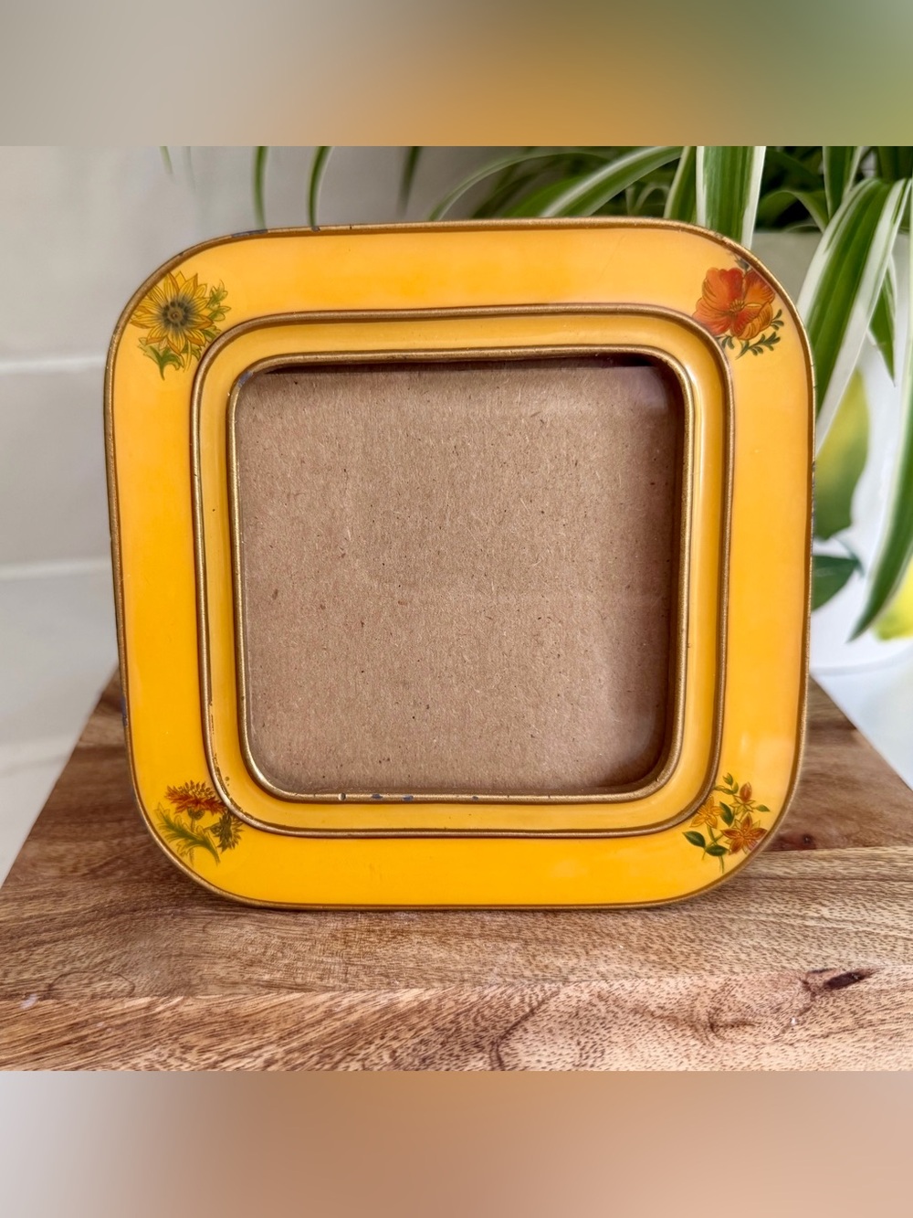 Vintage Bucklers Floral Enamel Standing Photo Picture Frame (5x5)